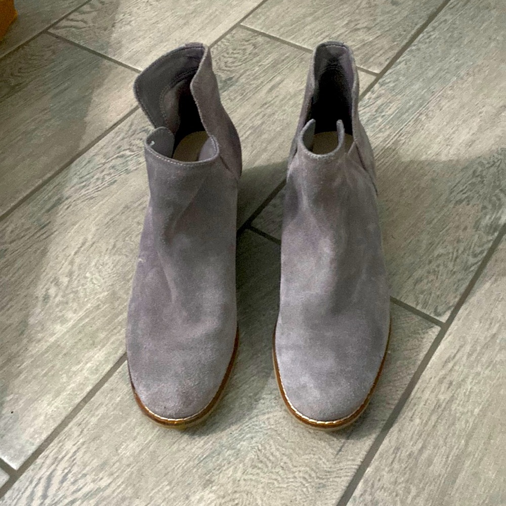 Lightly used Cole Haan booties (6 1/2 b)